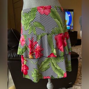 Fashque Studio Skirt size S ,very pretty ,has elastic, ruffle skirt.Made in USA.